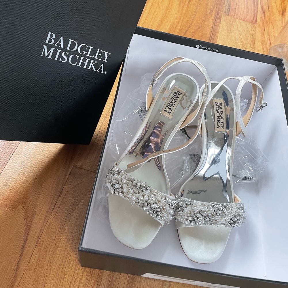 Badgley Mischka Clara